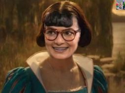 En esta versión, Disney buscó renovar el clásico cuento de los hermanos Grimm con una visión más moderna. La historia sigue a una joven princesa que, perseguida por su malvada madrastra, encuentra refugio en el bosque junto a aliados inesperados. X/@HelverHafc