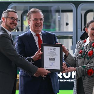 Presentan Taruk, el primer autobús eléctrico fabricado en México
