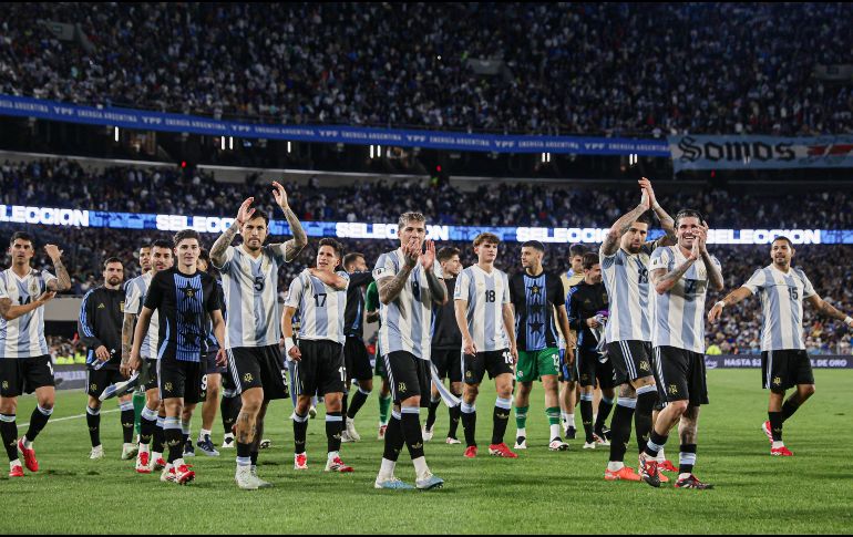 Los argentinos hicieron trizas a la Selección de Brasil y lograron su pase mundialista; incluso, si perdieren los cuatro partidos restantes en la eliminatoria. EFE/L. González