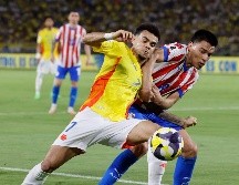Colombianos y paraguayos sostienen con alfileres los últimos boletos directos de Conmebol para el Mundial. EFE/M. Dueñas
