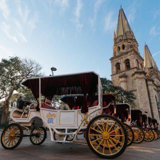 Guadalajara entrega nuevas calandrias eléctricas para impulsar el turismo del Centro Histórico