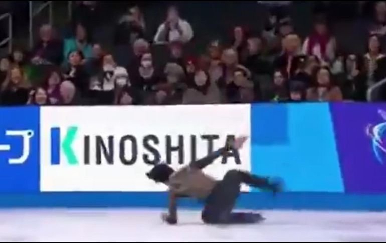 Ante el suspiro y la preocupación de los asistentes, el tapatío se levantó y siguió su ejecución, logrando reponerse del duro golpe para terminar su rutina con una ovación. ESPECIAL