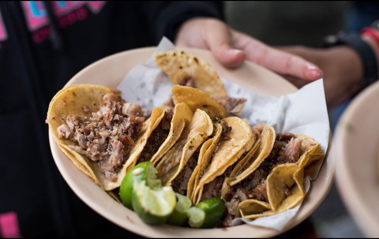 Entre las preferencias, los tacos más solicitados fueron los clásicos: pastor, bistec, asada y dorado, aunque los tacos de suadero destacaron como la gran revelación del año, al incrementar notablemente su presencia en las órdenes. EFE/ ARCHIVO.