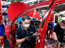 Acciones de empresas automotrices caen por aranceles