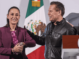 Julio César Chávez, leyenda del boxeo mexicano, junto a la Presidenta Claudia Sheinbaum, en 