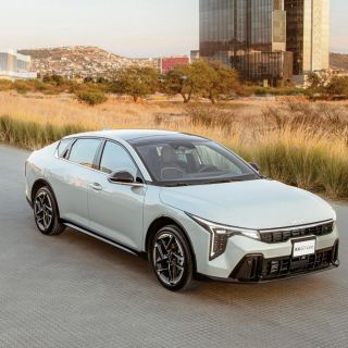 KIA hace ligeros retoques al K4 2026
