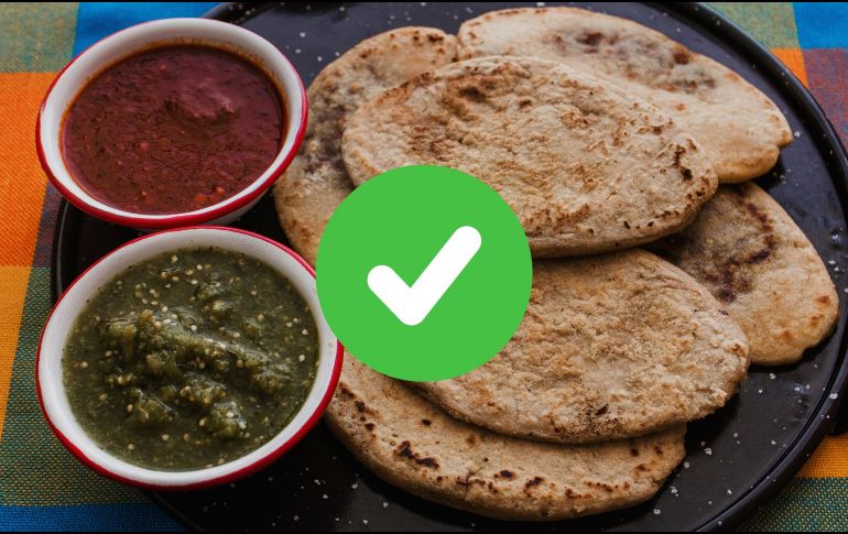 Los tlacoyos se encuentran entre los alimentos que SÍ se pueden vender en las cooperativas. ESPECIAL / CANVA