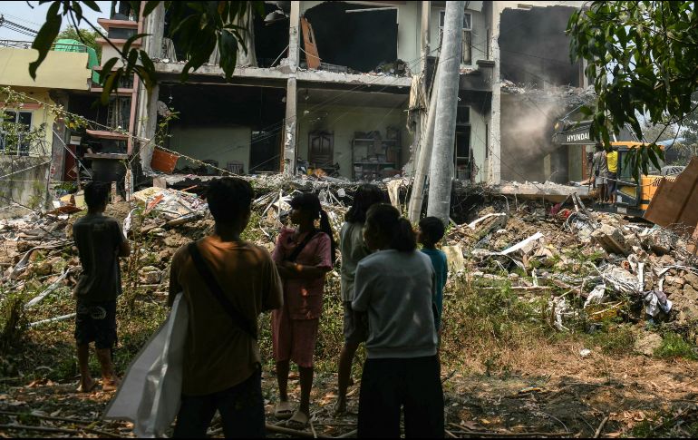 El terremoto de magnitud 7.7, con epicentro en la ciudad birmana de Sagaing, ocurrió ayer viernes,  seguido pocos minutos después de una réplica de magnitud 6.7. AFP / S. Aung Main