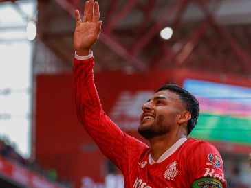 El delantero del Toluca, Alexis Vega se ha establecido como el único futbolista mexicano en la pelea por el liderato de goleo en la Liga MX. IMAGO 7