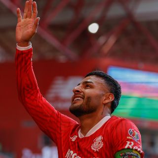 Alexis Vega, el goleador que Chivas necesita, pero ahora brilla con el Toluca