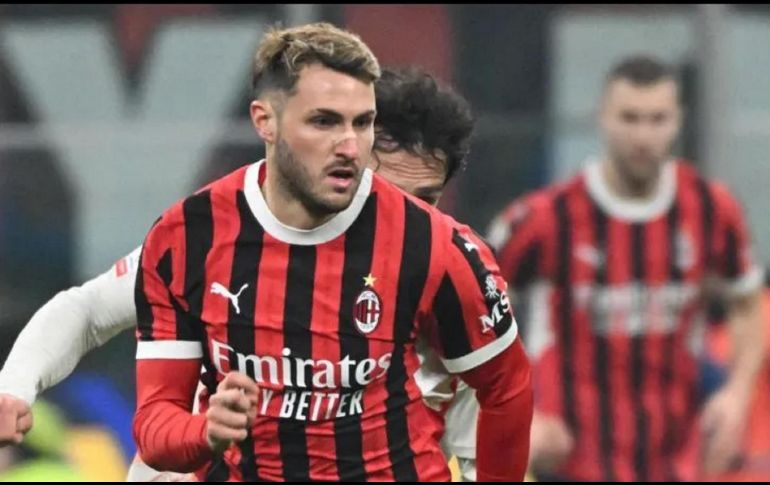 Giménez falló su primer penal en el duelo entre Milán y Napoli. EFE / ARCHIVO