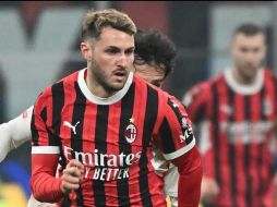 Giménez falló su primer penal en el duelo entre Milán y Napoli. EFE / ARCHIVO