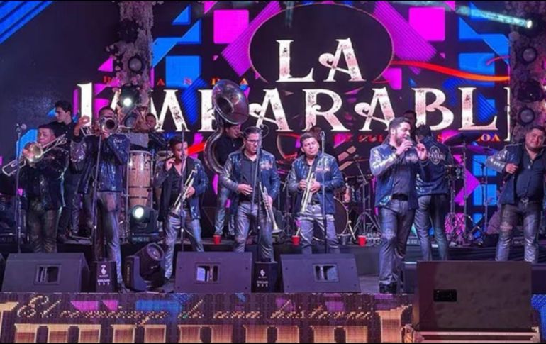 Elementos de la Guardia Nacional y ambulancia de puentes y caminos, llegaron al lugar para brindar los primeros auxilios, pero no fue necesario trasladar a ninguna persona al hospital. INSTAGRAM