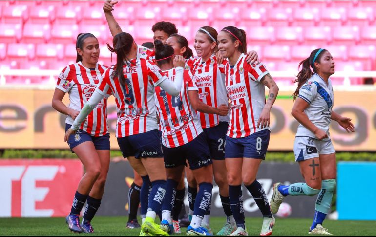 Chivas no perdonó y soltó todo el arsenal para llevarse la victoria ante su gente. IMAGO7.