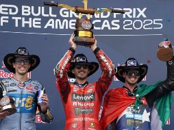 A pesar de que Marc dominó casi todo el fin de semana, Bagnaia se llevó una gran victoria por su constancia y manejo sin errores. EFE/ D. SAFRANEK.