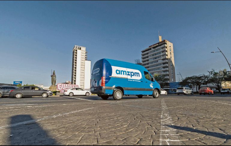 Grupo ampm cuenta con más de cinco mil empleados, cuatro mil vehículos y 65 centros de distribución en todo México, consolidándose como un referente en el servicio de paquetería. ESPECIAL