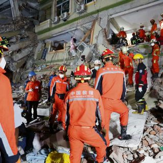 El intenso olor a muerte inunda las ciudades de Myanmar tras el sismo