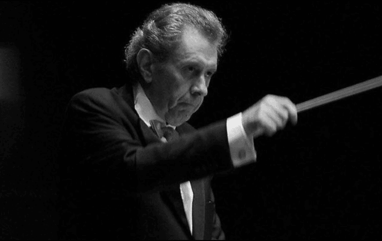 Exitoso director de orquesta muere a los 82 años. X / @cultura_mx