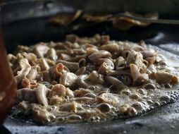 Los tacos de tripa, uno de los platillos más tradicionales de la comida mexicana, tienen una gran popularidad, tanto en las calles de las ciudades como en los hogares. EL INFORMADOR / ARCHIVO