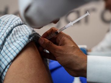 Las inyecciones serán gratuitas y se aplicarán en hospitales, clínicas, escuelas, estados, municipios y "otros lugares accesibles". EL INFORMADOR/ARCHIVO