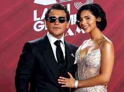 En la foto, Ángela escribió el número nueve, con motivo de los nueve meses de casados. EFE / ARCHIVO.