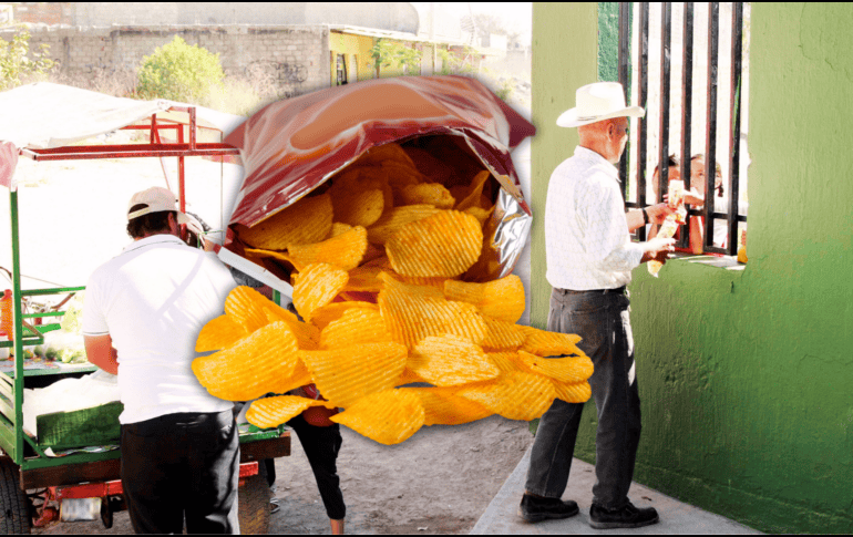 Aunque la estrategia se implementó en planteles escolares, la venta de comida chatarra continúa entre vendedores ambulantes. EL INFORMADOR / ARCHIVO