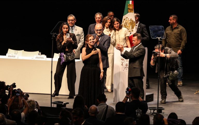 Rindió protesta la nueva rectora de la Universidad de Guadalajara (UdeG), Karla Planter, acompañada de autoridades de los tres poderes del Estado, entre ellos el gobernador de Jalisco, Pablo Lemus. EL INFORMADOR/ A. NAVARRO.