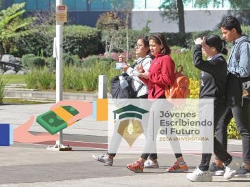 Estos apellidos reciben su apoyo de Jóvenes Escribiendo el Futuro este 2 de abril. EL INFORMADOR / ARCHIVO