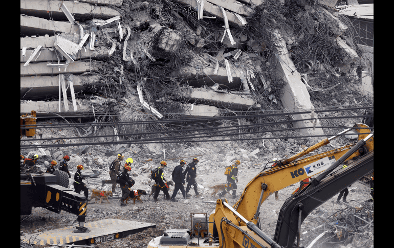 La junta militar birmana hizo oficial la tregua del conflicto civil para concentrarse en tareas de rescate tras el terremoto. EFE / EPA / NARONG SANGNAK