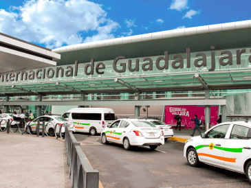 El Grupo Aeroportuario del Pacífico (GAP) no dio a conocer el número de vehículos que requiere como mínimo para ampliar su oferta. ESPECIAL / Atasa GDL