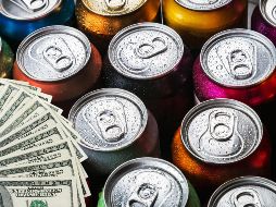 A las 12:01 del viernes entrará en vigor este nuevo arancel, que afectará tanto a las latas de cerveza que entren como a las latas de aluminio vacías que sean importadas para ser llenadas dentro de EU. ESPECIAL / CANVA