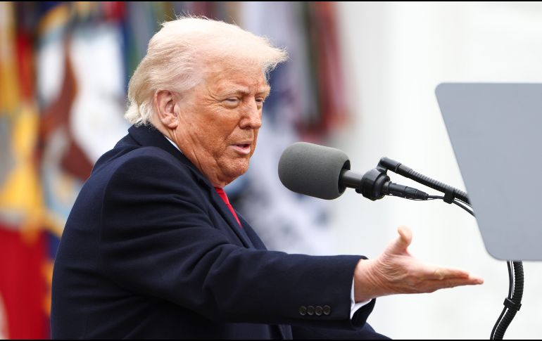 Donald Trump ofreció detalles sobre los aranceles que cada país pagará, además del 10 % que afectará a todo el mundo. EFE/J. LO Scalzo