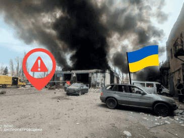 Las explosiones causaron también daños en edificios administrativos y apartamentos en esta ciudad. Servicio Estatal de Emergencias de Ucrania