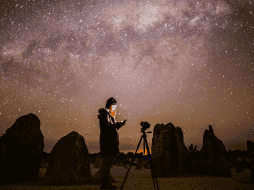 Se recomienda buscar lugares con cielos despejados y baja contaminación lumínica para una mejor observación. CANVA