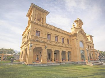 Fachada de lo que hoy se conoce como el Centro Cultural González, antes la estación de trenes de Chapala. CORTESÍA