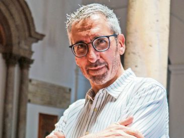 El director de la OFJ posa desde el Degollado para esta casa editorial. EL INFORMADOR