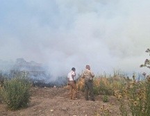 Personal de la Unidad Estatal de Protección Civil y Bomberos de Jalisco, en coordinación con bomberos de El Salto, ya trabajan en la zona para sofocar las llamas. ESPECIAL / Protección Civil y Bomberos de Jalisco