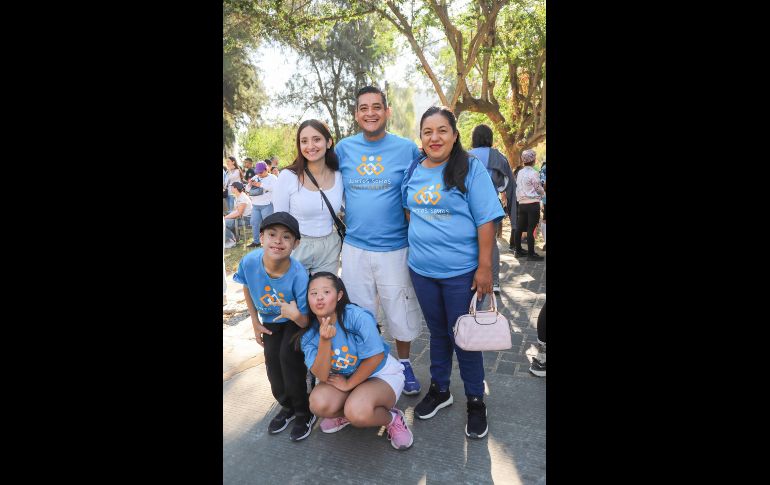 Gabriel Sánchez, Ximena Villalobos Olmeda, Paola Villalobos, Oswaldo Villalobos y Edith Olmeda. GENTE BIEN JALISCO / C. Jimeno
