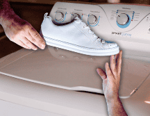 No es recomendable introducir los tenis directamente a la lavadora sin antes envolverlos en  otra prenda. EL INFORMADOR / ARCHIVO