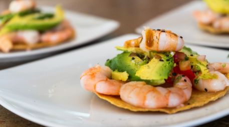 Según los creyentes, durante la Semana Santa, la carne roja representa el cuerpo de Cristo crucificado, lo que hace que su abstinencia de carne sea una manera de honrar su sufrimiento. CANVA/ ESPECIAL