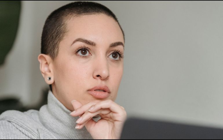 La psicóloga Ana Ospina señala que este tipo de corte se suele asociar a un cambio de vida, de ritmo, de etapa o simplemente por optar tener un estilo más cómodo y práctico. CANVA/ ESPECIAL