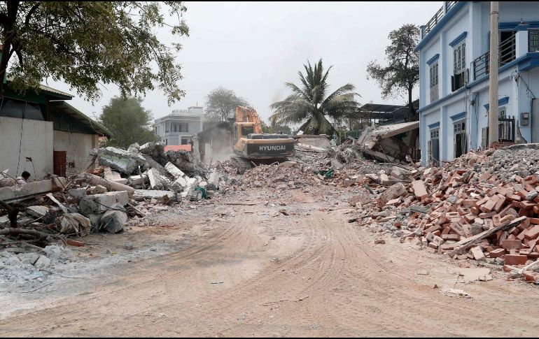 La junta militar birmana elevó ayer a 3 mil 85 los muertos, 4 mil 715 los heridos y 341 los desaparecidos. EFE/EPA/N. CHAN NAING