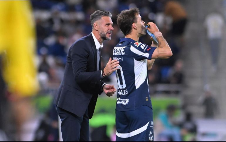 Martín Demichelis y Sergio Canales. Los Rayados se encuentran en el noveno puesto del torneo, penúltima plaza para el play-in. IMAGO7