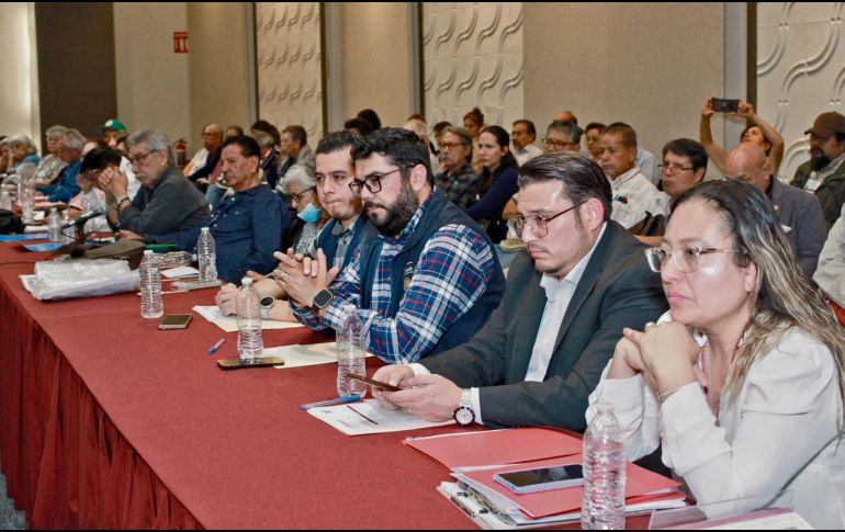 Víctimas de la Guerra Sucia, durante su reunión en Gobernación. ESPECIAL