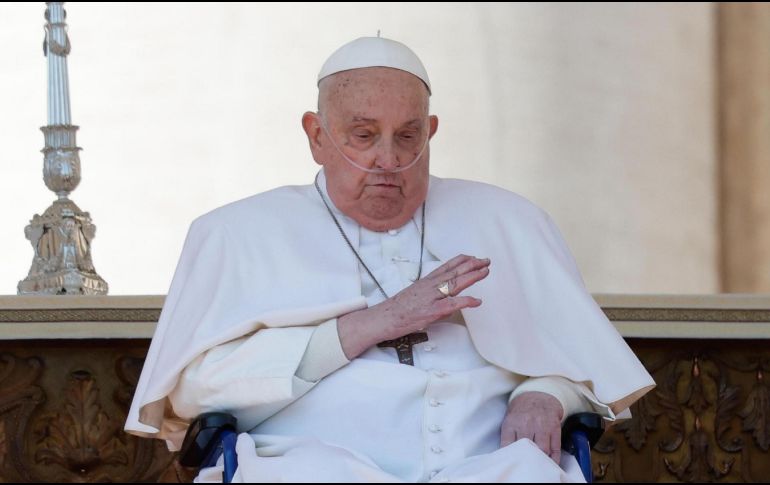 Papa Francisco reaparece ante los fieles en la Plaza de San Pedro. EFE /G. LAMI