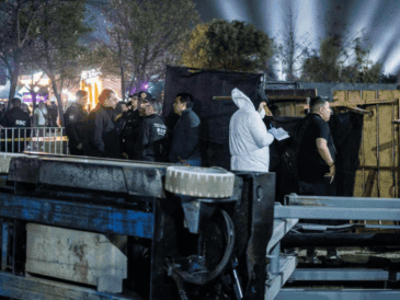Una estructura metálica ubicada al fondo del escenario principal colapsó, resultando en la muerte de dos personas. SUN / ARCHIVO