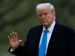 El presidente de Estados Unidos, Donald Trump,  saluda a su llegada a la Casa Blanca en el  Marine One, el domingo 6 de abril de 2025, en Washington. AP /M. Balce Ceneta
