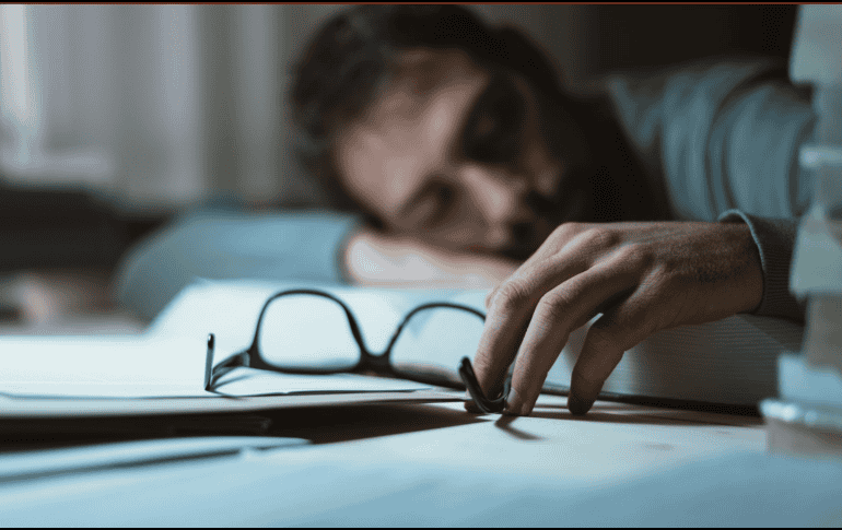 Dormir la siesta puede ser una herramienta muy útil para mejorar la energía, la productividad y el bienestar general, siempre que se haga con moderación y en el momento adecuado del día. CANVA