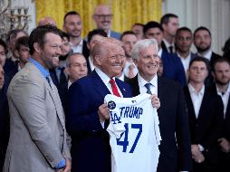 Donald Trump recordó que es fan de los Yankees de Nueva York, pero reconoció que le gusta ver jugar a los campeones Dodgers. EFE / Y. Gripas