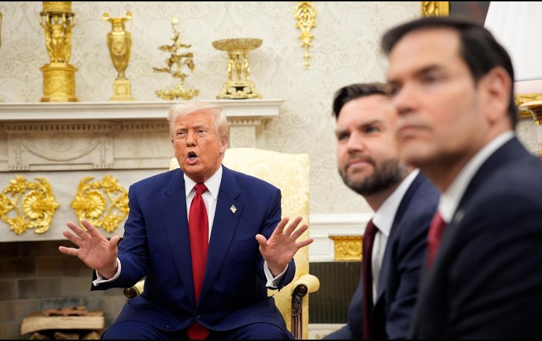 Donald Trump dijo que las fuerzas estadounidenses deberían asumir el control de Gaza. EFE/ Y. Gripas